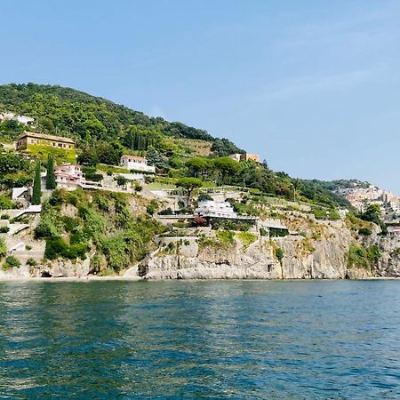 Casa Vacanza Brezza Di Maestrale Салерно Экстерьер фото