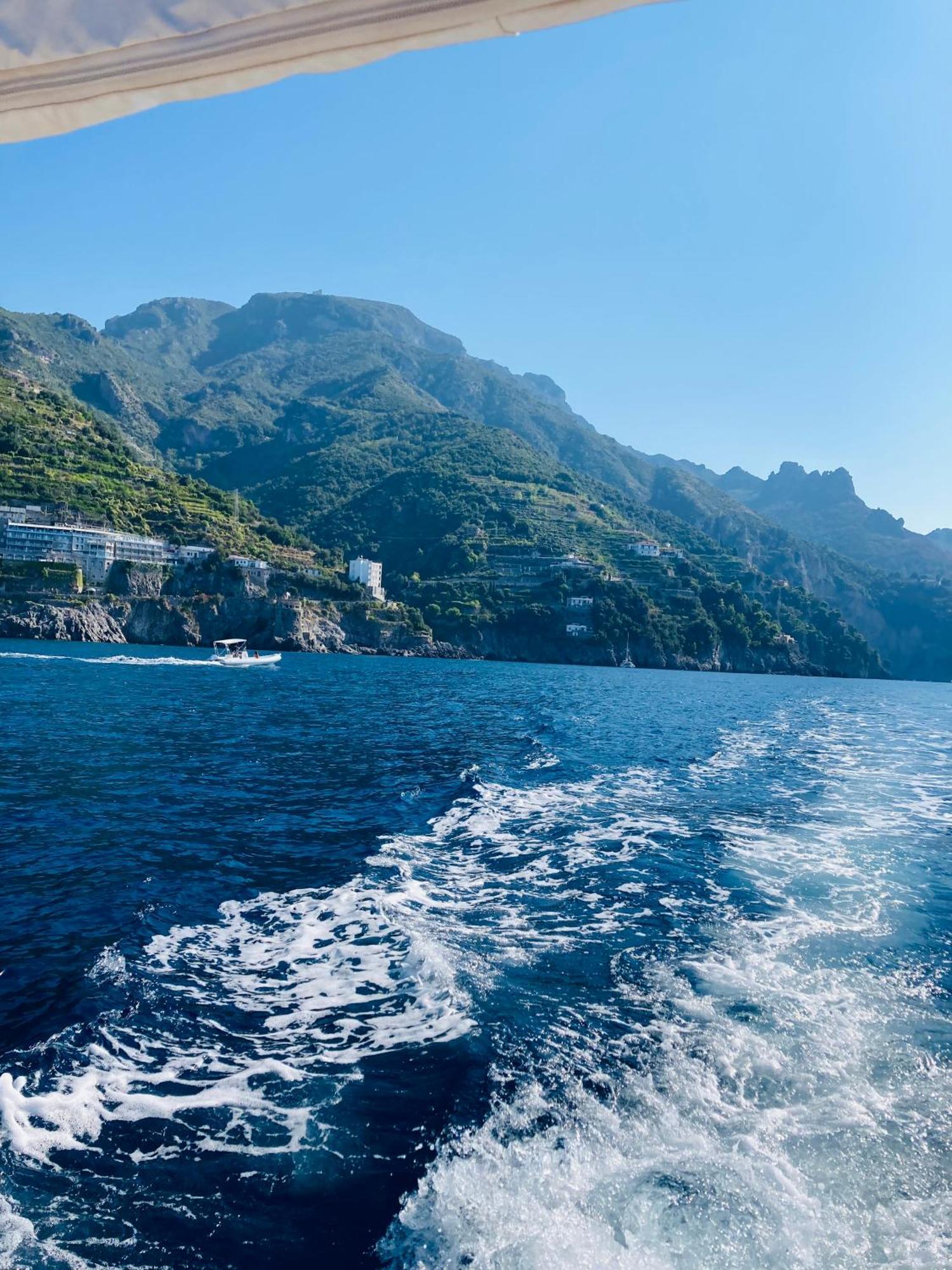 Casa Vacanza Brezza Di Maestrale Салерно Экстерьер фото